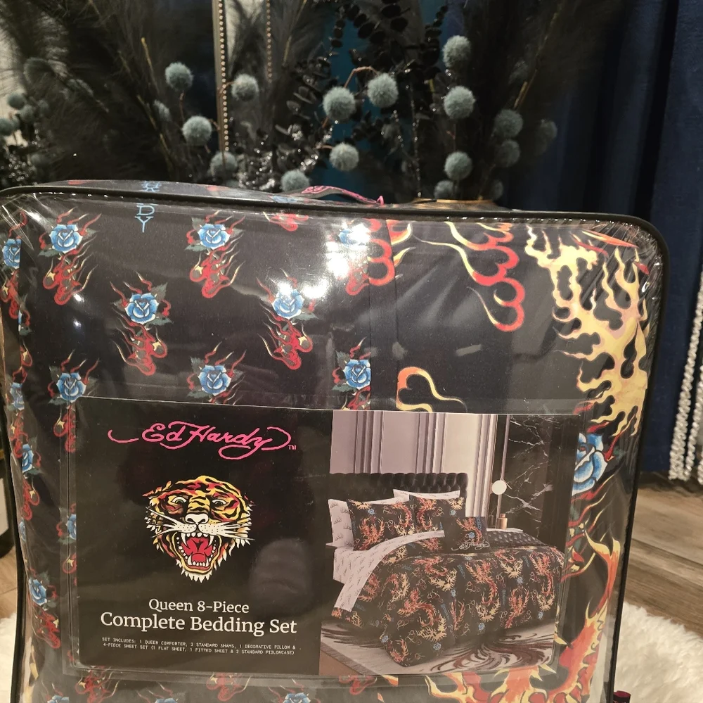 Ed Hardy Hot Flames Tattoo Roses QUUEN 8 piece complete Bedding set new